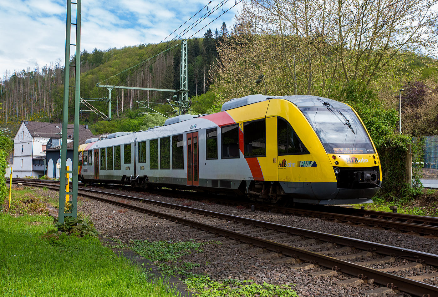 Der VT 285 (95 80 0648 525-3 D-HEB / 95 80 0648 025-4 D-HEB), ein Alstom Coradia LINT 41 der HLB (Hessische Landesbahn), als RB 93  Rothaarbahn  (Betzdorf - Siegen - Kreuztal - Erndtebrück - Bad Berleburg), verlässt am 05 Mai 2024 den Bahnhof Betzdorf (Sieg).

Der Triebwagen wurde 2011 von ALSTOM Transport Deutschland GmbH (vormals LHB) in Salzgitter-Watenstedt unter der Fabriknummer 0001001600 016 für die Fahrzeugmanagement Region Frankfurt RheinMain (fahma) gebaut, die auch der Eigentümer von dem VT ist, die HLB ist hier der Fahrzeugnutzer.