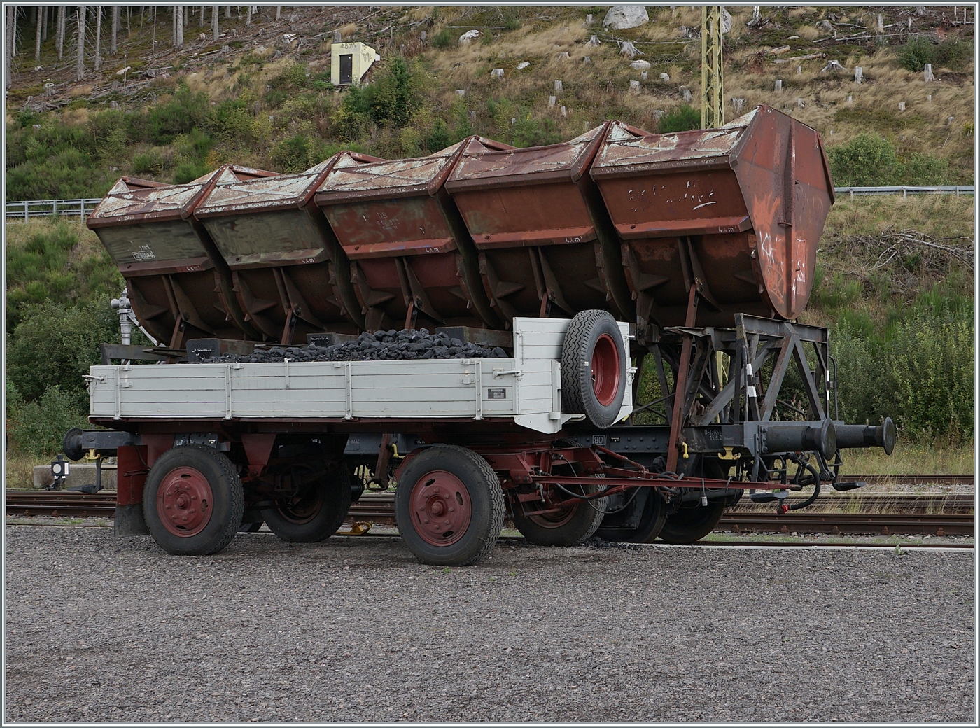 Ein mir als  M�rklin  Modell bestens bekannter G�terwagen wird bei der IG 3Seenbahn e. V. herrlich in Szene gesetzt: der Ommi51 618 999 Baujahr 1967 mit der UIC Nummer 48 80 6003 008-4 D-IGSEE.

Seebrugg, den 22.Sept. 2023