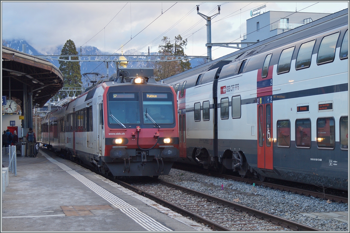 Ein RBDe 560 Domino wartet in Vevey auf die Abfahrt nach Puidoux. 

4. Feb. 2023