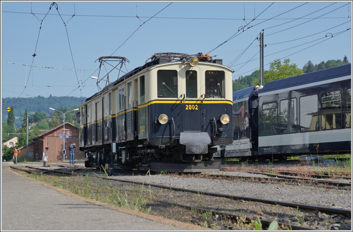 Festival Suisse de la vapeur / Schweizer Dampffestival 2023 der Blonay-Chamby Bahn: Auch wenn sie weder dampft noch raucht, war auch der herrliche MOB DZe 6/6 2002 resp. FZe 6/6 2002 zu erleben,  hier in Blonay bei einer Rangierfahrt. 

29. Mai 2023