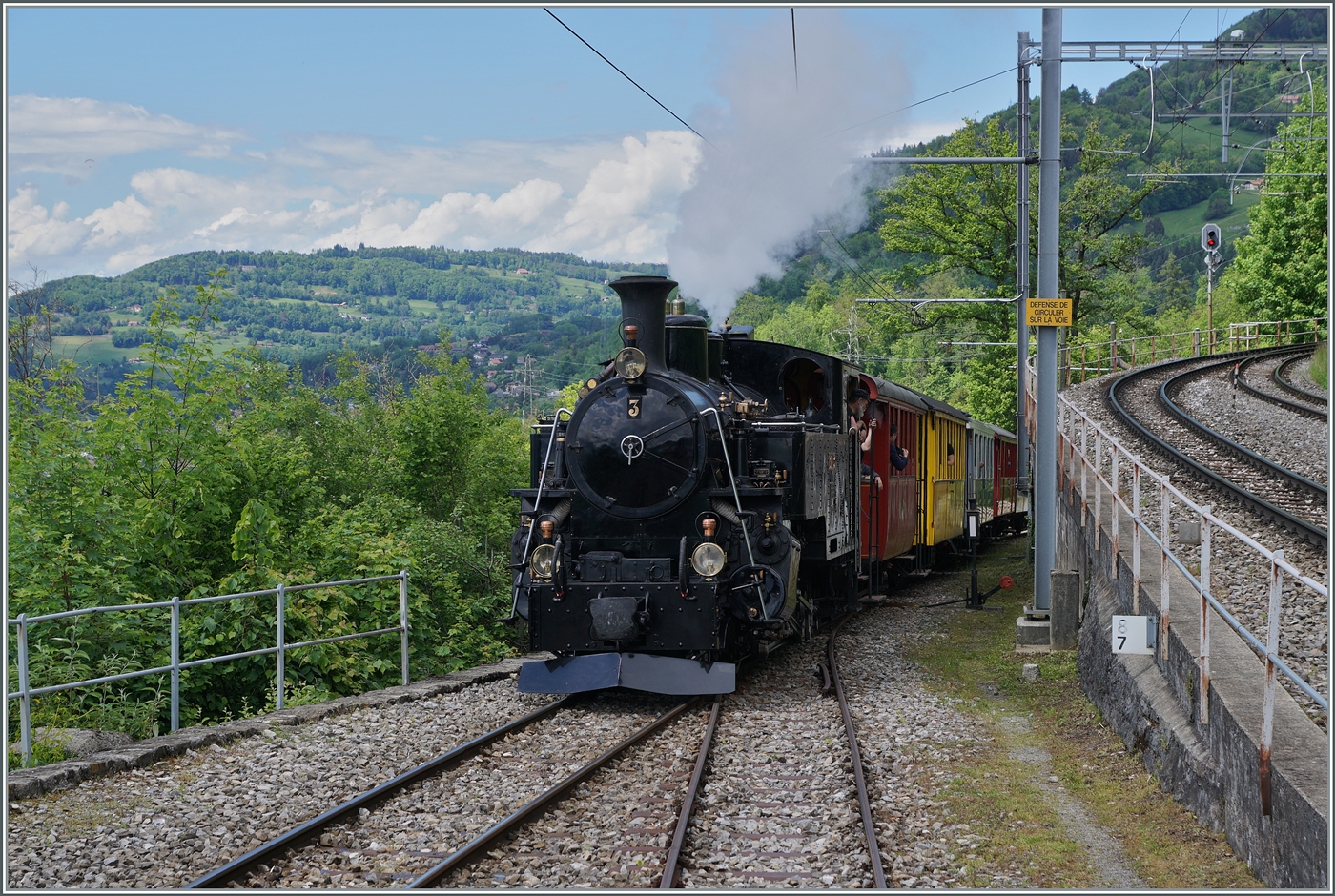Festival Suisse de la vapeur 2024 / Schweizer Dampffestival 2024 der Blonay-Chamby Bahn - Die BFD HG 3/4  N� 3 der Blonay-Chamby Bahn erreicht mit ihrem Dampfzug Chamby. 

19. Mai 2024