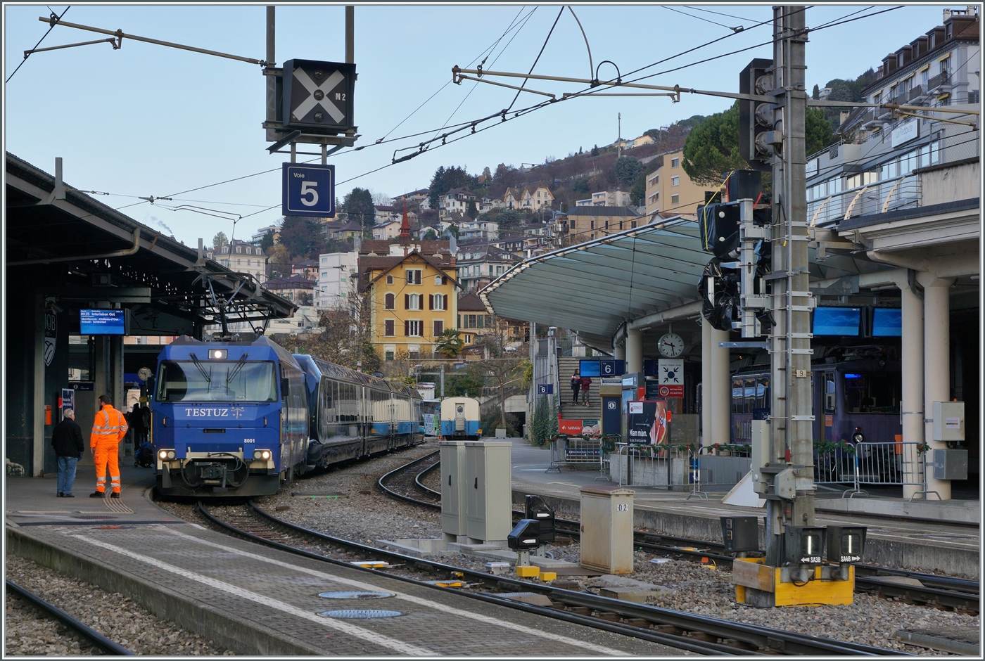 ie Spannung steigt, nur noch einen kurzen Augenblick; dann verlässt der erste GPX GoldenPass Express nach Interlaken Ost Montreux.

11. Dez. 2022
