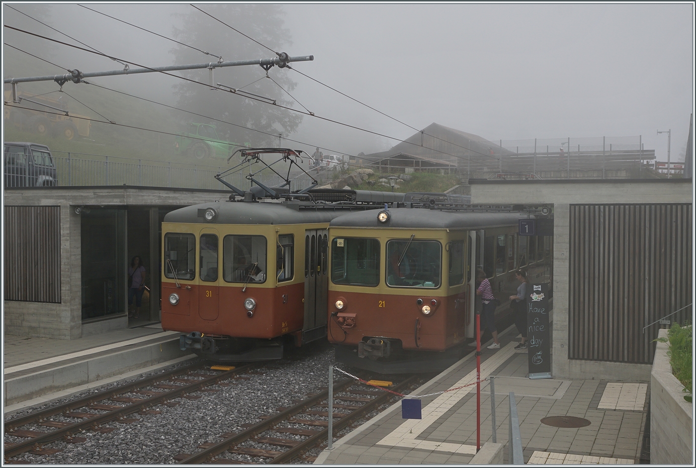 In Winteregg kreuzen sich die beiden BLM Be 4/4 21 und 31  LISI . 

23. Juli 2024