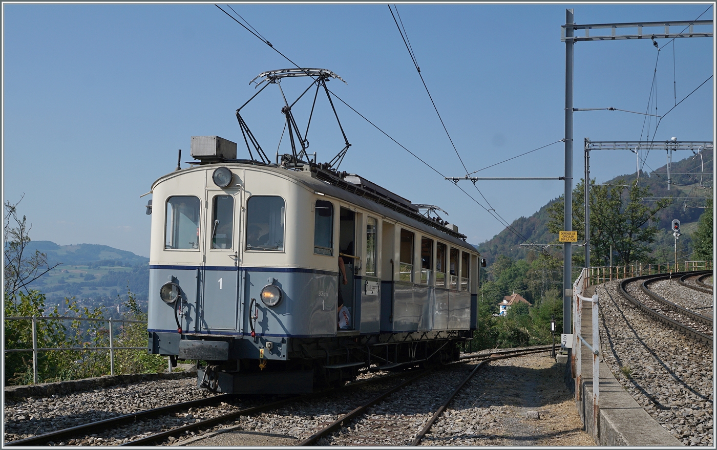  Le Chablais en fête  bei der Blonay Chamby Eisenbahn. Die Eröffnung des ersten Teilstückes der Bex - Villars vor 125 Jahren, sowie die vor 80 Jahren erfolgte Fusion einiger Strecken im Chablais war der Anlass zum diesjährigen Herbstfestivals  Le Chablais en fête. Als besondere Attraktion zeigt sich der ASD BCFe 4/4 N° 1  TransOrmonan  der TPC mit seinem B 35 als Gastfahrzeug. Das Bild zeigt den 1913 gebauten und 1940 umgebauten BCFe 4/4 N° 1 bei der Abfaht in Chamby. 

9. September 2023