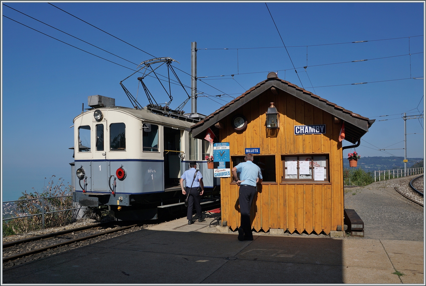  Le Chablais en fête  bei der Blonay Chamby Bahn. Die Eröffnung des ersten Teilstückes der Bex - Villars Bahn vor 125 Jahren, sowie die vor 80 Jahren erfolgte Fusion einiger Strecken im Chablais waren der Anlass zum diesjährigen Herbstfestivals  Le Chablais en fête. Als besondere Attraktion verkehrte der ASD BCFe 4/4 N° 1  TransOrmonan  der TPC mit seinem B 35 als Gastfahrzeug auf der Blonay-Chamby Bahn. 
Das Bild zeigt den solo fahrenden ASD BCFe 4/4 N° 1 beim Wenden auf seiner  Nachmittags Rundfahrt  Chaulin - Cornaux - Chamby - Cahulin in Chamby. 

10. September 2023 