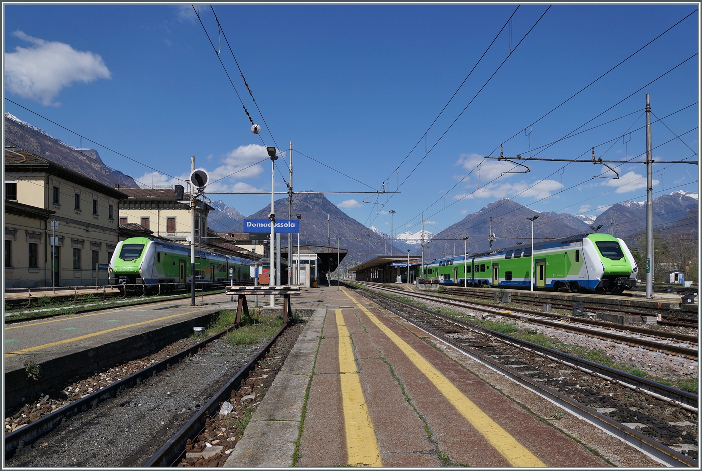 Trenord ETR 421  Rock  in Domodossola - das Bild zeigt wie  eintönig  das Betriebsgeschehen in diesem herrlichen Grenzbahnhof geworden ist. Nun wird zum Jahresende auch noch die RoLa eingestellt. Wie gut, dass der Ort selbst weiterhin einen Besuch lohnt!

4. April 2025