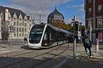 Die Tram kommt aus der Rue Bex, von der Haltestelle Pont Maghin her, wird gleiche die Haltestelle Place Saint Lambert erreichen, von hier verl�uft die Trasse wieder Zweigleisig.