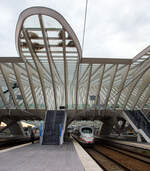 Der DB ICE-3M (BR 406) Tz 4611  Düsseldorf  hat am 03.10.2015, als ICE 18 von Frankfurt a.M.