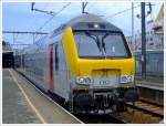 Steuerwagen (NMBS/SNCB 65043) voraus steht dieser Zug am 02.08.2009 im Bahnhof Ostende (Oostende) zur Ausfahrt bereit.