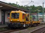 Ein GAF der DB Netz AG f�hrt am 19.07.2012 durch den Bahnhof Betzdorf (Sieg) in Richtung Siegen.