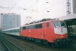 Am 13 April 1999 verl�sst 111 012 mit ein RB Essen Hbf.