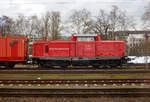 Die 714 002-3 (eigentlich laut NVR-Nummer 92 80 1212 046-7 D-DB) der DB Netz Notfalltechnik, ex DB 714 046-0, ex DB 214 046-5, ex DB 212 046-7, ex DB V 100 2046, ist am 28.12.2017 beim Hbf Mannheim