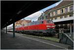 Ein Blick aus einer etwas unüblichen Winkel auf die beiden DB 218 421-6 und 423-2 welche mit ihrem EC Lindau erreicht haben, wo eine SBB Re 421 den Zug übernehmen wird.