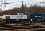   Die f�r die Sersa Group fahrende  LEA   275 008-1 (92 80 1275 008-1 D-DISPO) am 28.12.2017 mit einem Containerzug im Bahnhof Weil am Rhein.