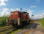294 800-8 (V90 remotorisiert) der DB Schenker am 08.08.2011 in Kreuztal am Ablaufberg, ein paar Meter weiter unter blauen Himmel.