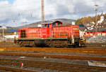   Die DB Cargo 294 847-9 (eine V90 remotorisiert, ex DB 290 347-4) kommt am 29.11.2019 von Ferndorf und fährt nun in Kreuztal zum Rangierbahnhof.