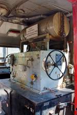   Blick in den Führerstand der ex DB 323 842-5, ex DB Köf 6772, der Westerwälder Eisenbahnfreunde 44 508 e.