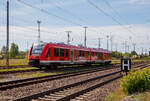 Der zweiteilige Dieseltriebzug 623 018 / 623 518 (95 80 0623 018-8 D-DB / 95 80 0623 518-7 D-DB, ein Alstom Coradia LINT 41 (neue Kopfform) der DB Regio Nordost, erreicht am 16.05.2022 als RE 4