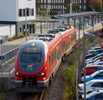 
Der zweiteilige PESA LINK II – 632 109 / 632 609 / (95 80 0 632 109-4 D-DB ABpd / 95 80 0 632 609-3 D-DB Bpd) verlässt am 06.10.2018, als RB 52 „Volmetalbahn“ (Lüdenscheid – Hagen- Dortmund), den Bf. Lüdenscheid.