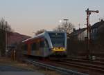 Beim letztem Licht und bei Vollmond: Ein GTW 2/6 der Hellertalbahn kommt am 06.02.2012 von Neunkirchen und f�hrt gleich in den Bahnhof Herdorf ein.