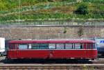 Seitenportrait - Mit laufendem Motor steht am 02.09.2012 in Linz am Rhein 798 760-5 (ex DB VT98 9760) der Kasbachtalbahn (Eigent�mer ist die EVG - Eifelbahn Verkehrsgesellschaft mbH).