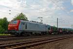   Die PRIMA E 37518 der CB Rail (9187 0037 518-4 F-CBR) zieht einem G�terzug am 04.07.2012 bei Unkel in Richtung S�den.