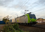   Die BLS Cargo Re 485 005-3 (91 85 4485 005-3 CH-BLSC) fährt am 03.11.2016 mit einem RoLa-Zug bei Troisdorf-Spich in Richtung Süden.