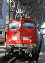 Eine B�gelfalte (110 406-6) am 25.05.2012 im  im Hbf Frankfurt/Main.