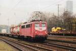 Am 13 April 2000 durchfahrt 140 139 mit ein KLV K�ln West.