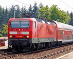   Die 143 263-2 (91 80 6143 263-2 D-DB) der DB Regio, ex DR 243 263-1, fährt am 03.07.2015 mit dem RB 27  Rhein-Erft-Bahn  (Koblenz - Köln -  Rommerskirchen) in den Bf Leubsdorf ein.