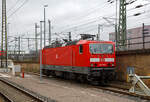 Die 143 883-7 (91 80 6143 883-7 D-DB) der DB Regio AG S�dost (S-Bahn Dresden) ist am 06.12.2022 im Hbf Dresden abgestellt.