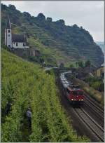 Die DB 155 152-2 ist bei Hatzenport an der Mosel unterwegs.