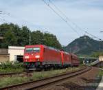 185 314-2 und 185 213-6 ziehen einen Erzzug am 11.08.2011, auf der rechten Rheinstrecke, bei Rheinbreitbach Richtung S�den.