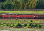189 067-2 und 189 040-9 mit Erzzug fahren am 04.07.2012  auf der linken Rheinseite, gegen�ber von Unkel (bei Rheinkilometer 636), aufw�rts in Richtung Koblenz.Auff�llig ist hier die