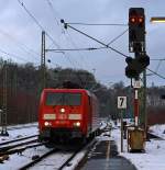 Die 189 057-3 (eine Siemens ES64F4) der DB Schenker Rail f�hrt am 28.01.2013 durch den Bahnhof Betzdorf/Sieg in Richtung Siegen.