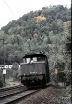 194 054-2 kehrt als Schublok zum Ausgangspunkt zur�ck, auf der Geislinger Steige am 06.10.1984.