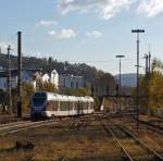 ET 23007 (3-teiliger Stadler Flirt) der Abellio Rail NRW f�hrt am 28.10.2012 von Siegen-Weidenau weiter in Richtung Siegen Hbf davon.