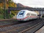 ICE 4 Tz 9018  Freistaat Bayern  in Geislingen Steige am 26.10.2021.