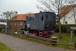 Die letzte Wangerooger Dampflokomotive, die Deutsche Bundesbahn 99 211, ex DR 99 211, seit Juli 1968 als Denkmal beim alten Leuchtturm beim Bahnhof von Wangerooge abgestellt, hier am 12 März