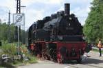 UEF 75 1118 steht am 10 Juli 2022 in Amstetten (Württemberg) und bereitet sich vor der nächster Sonderzugeinsatz vor.