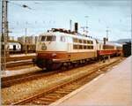 Die DB 103 245-7 verl�sst mit dem TEE Rheingold Gen�ve - Amsterdam den Bahnhof Basel Bad.