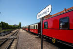 Der Dampfzug der Mecklenburgischen B�derbahn Molli hat am 15 Mai 2022 gef�hrt von der MBB 99 2322-8 den Zielbahnhof K�hlungsborn-West erreicht.
