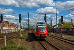 Der 3-teilige diesel-elektrischen Bombardier Talent 644 048 / 944 048 / 644 548 der DB Regio NRW verlässt am 30.04.2023, als RB 38 „Erft-Bahn“ (Bedburg/Erft – Bergheim –