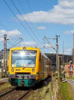   Zwei gekuppelte, von der HLB (Hessische Landesbahn) angemietete, Stadler RegioShuttle RS 1 (BR 650) der Ostdeutsche Eisenbahn GmbH, fahren am 18.04.2015 als DreiLänderBahn RB 93  Rothaarbahn 