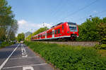   Der ET 425 566-7 / 425 066-8 der DB Regio fährt am 30.04.2019, als RE 8  Rhein-Erft-Express , durch Bad Honnef in Richtung Koblenz.