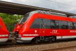 Datail, zwei gekuppelter  Hamster  (4-teilige Talent 2) 442 257 und 442 260 am 12.06.2012 als RE 9 (rsx - Rhein-Sieg-Express) Siegen - K�ln - Aachen im Bahnhof Betzdorf (Sieg).