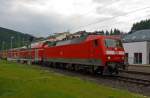120 208-4 (ex 120 139-1) zieht den RE 9  (rsx - Rhein-Sieg-Express) Aachen - K�ln - Siegen vom Bahnhof Kirchen (Sieg) weiter in Richtung Siegen.