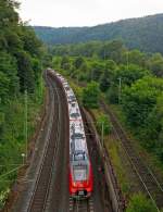 Von oben - 442 256 und 442 259 (Zwei gekuppelte 4-teilige Talent 2) haben am 05.07.2012 als RE 9 (rsx - Rhein-Sieg-Express) Siegen - K�ln - Aachen den Bahnhof Betzdorf (Sieg) in Richtung K�ln