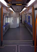 In einer  Hamsterbacke“ - Innenansicht im Bombardier Talent 2, hier in 442 260 als RE 9 - Rhein-Sieg-Express (Aachen-K�ln-Siegen) am 30.09.2012 in K�ln Hbf.