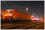 Die 120 206-8 ist mit Dostos (RE 9 - Rhein-Sieg-Express) am 12.11.2013 (2:08 Uhr) beim Hbf Siegen, f�r den Einsatz in den sp�teren Morgenstunden, abgestellt.